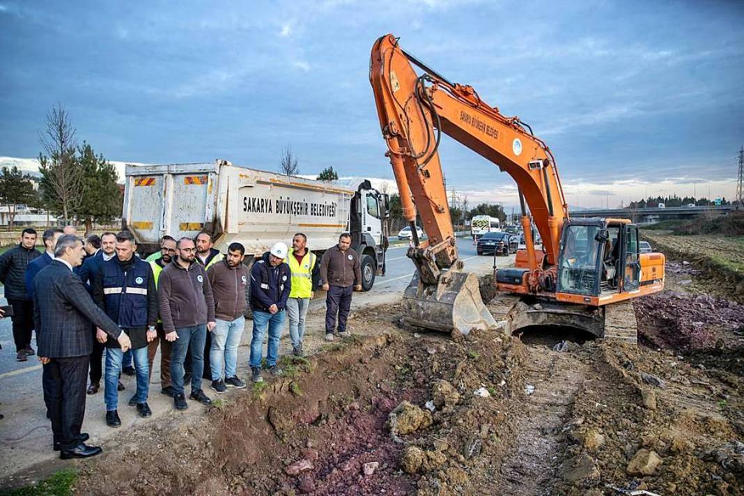Türkiye'nin ikinci metrobüs hattı Sakarya'da hizmete giriyor: İlk asfalt atıldı! İşte 13 istasyonlu metrobüsün güzergah haritası 12